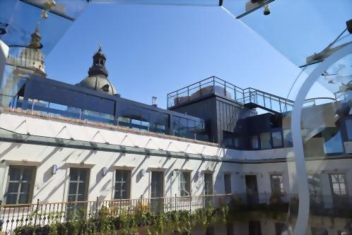 Private Music Garden Balcony View of the High Note SkyBar rooftop.