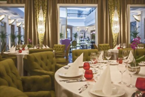 Plush seating, state of the art technology, and bold bright colors will welcome your guests to the screening, meeting, or banquet of a lifetime.