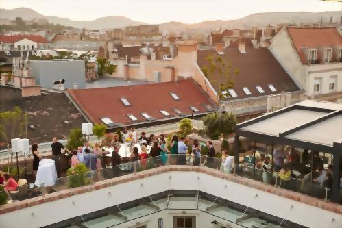 Budapest&rsquo;s only year-round rooftop with electrifying views from every angle of the High Note SkyBar will dazzle your guests.