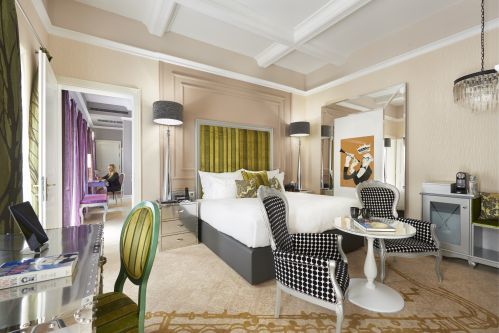 The Luxury Room in the Jazz Wing can connect with an Aria Signature in the Opera Wing, creating a two bedroom, two bathroom 'Family Duet'.