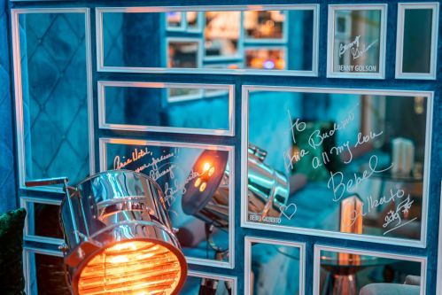 Caf&eacute; Liszt is decorated with the original signature of music legends