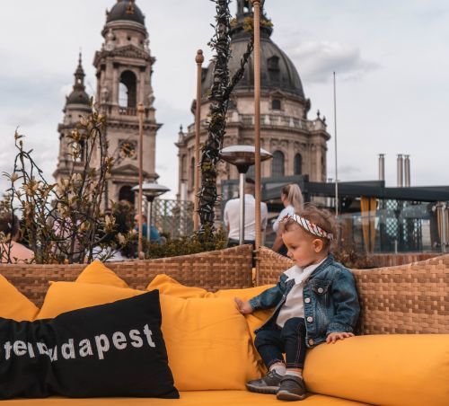 Even the smallest ones can enjoy the lovely athmosphere of the High Note Skybar