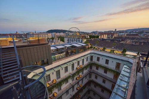 Summer night at the High Note Skybar